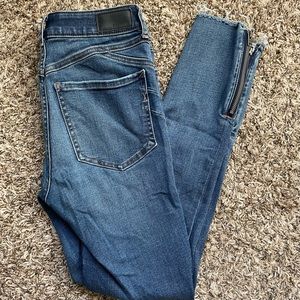 Express Perfect Lift Ankle Zip Jegging
